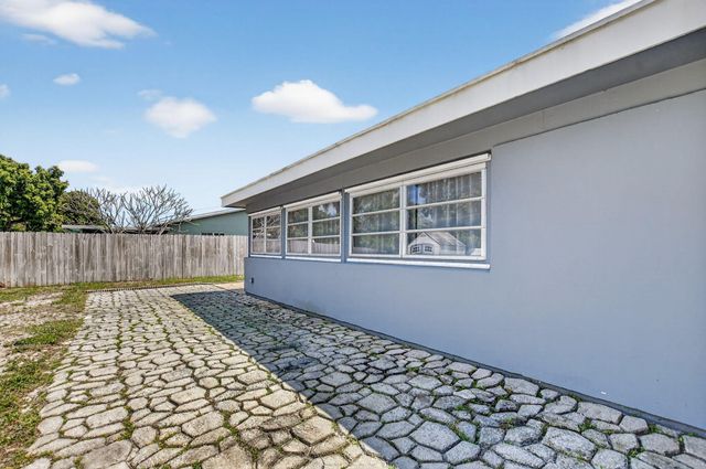 257 SW 5th Street, Boca Raton, FL 33432