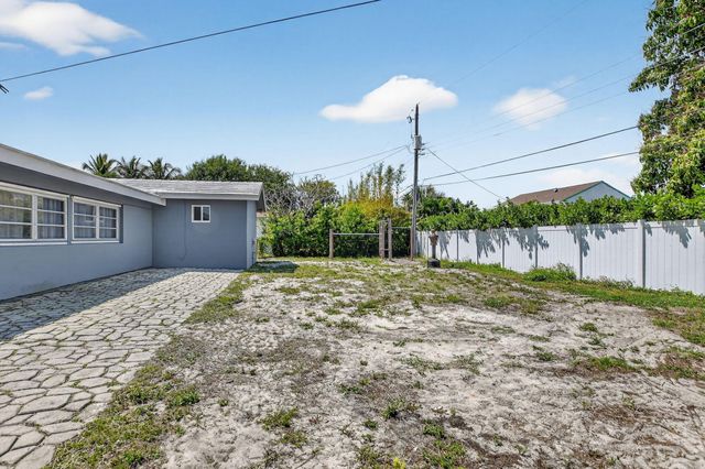 257 SW 5th Street, Boca Raton, FL 33432