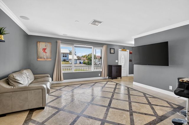 257 SW 5th Street, Boca Raton, FL 33432