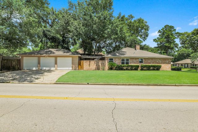 27201 Paula Lane, Conroe, TX 77385