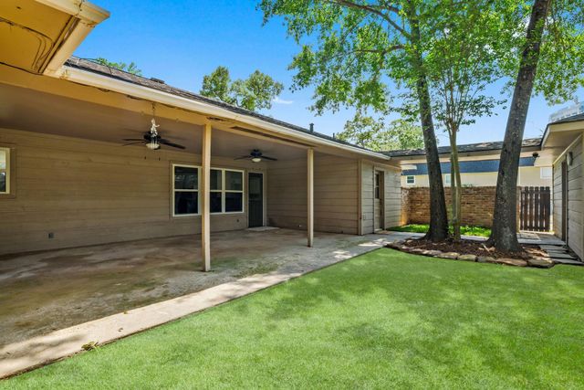 27201 Paula Lane, Conroe, TX 77385