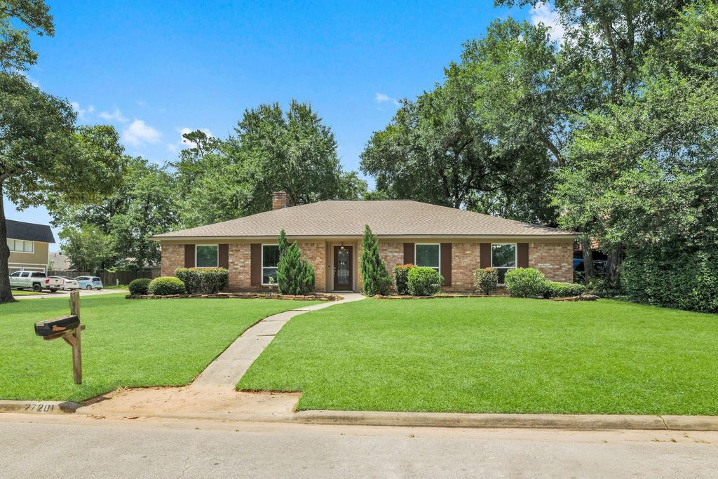 27201 Paula Lane, Conroe, TX 77385