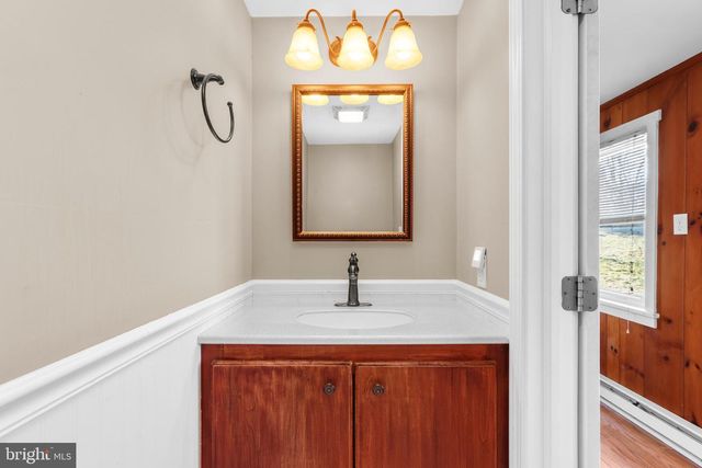 38 E 2ND ST, Alburtis, PA 18011