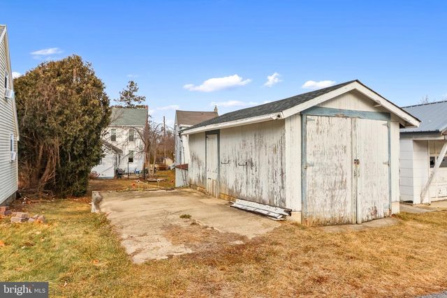 38 E 2ND ST, Alburtis, PA 18011