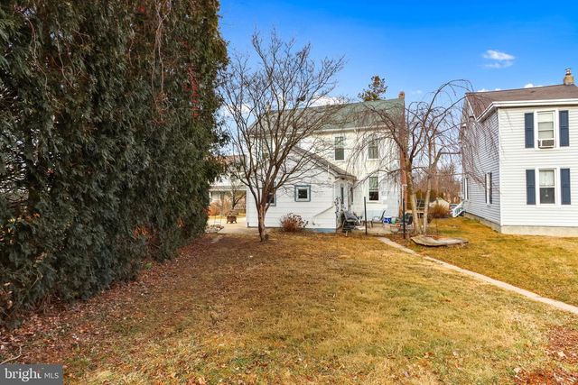 38 E 2ND ST, Alburtis, PA 18011