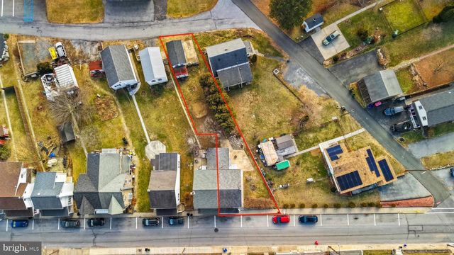 38 E 2ND ST, Alburtis, PA 18011