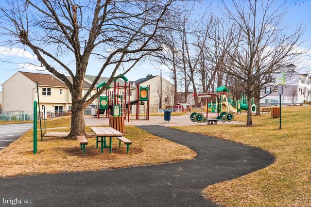 38 E 2ND ST, Alburtis, PA 18011