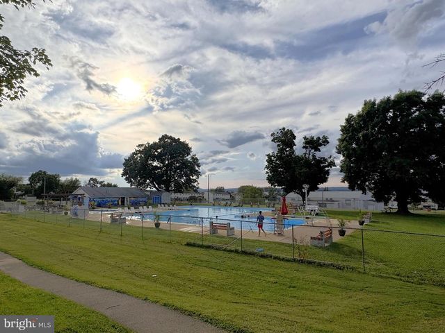 38 E 2ND ST, Alburtis, PA 18011