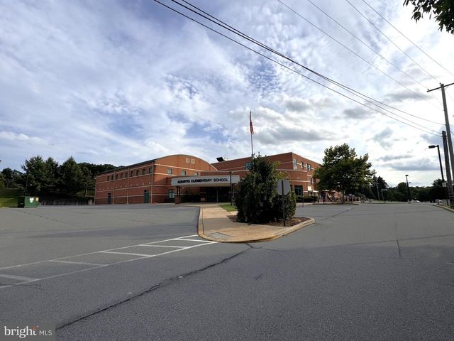 38 E 2ND ST, Alburtis, PA 18011