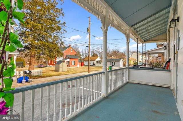 38 E 2ND ST, Alburtis, PA 18011