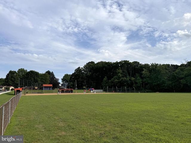 38 E 2ND ST, Alburtis, PA 18011