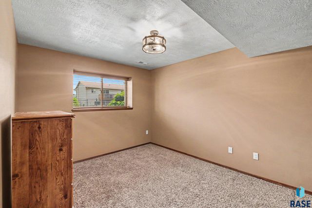 4612 S Wassom Ave Avenue, Sioux Falls, SD 57106