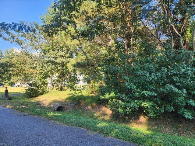 14 Truitt RD, Chesapeake, VA 23321