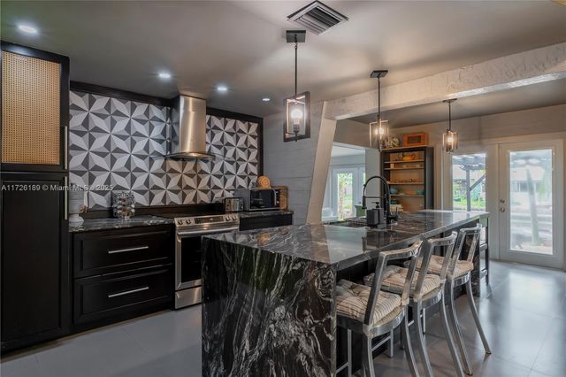 1174 Garfield St, Hollywood, FL 33019