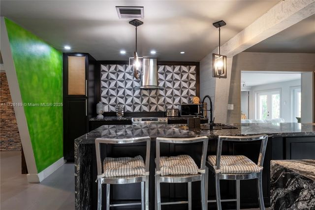 1174 Garfield St, Hollywood, FL 33019