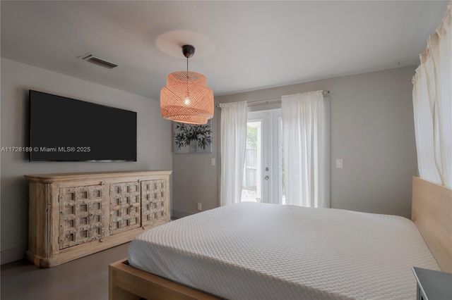 1174 Garfield St, Hollywood, FL 33019