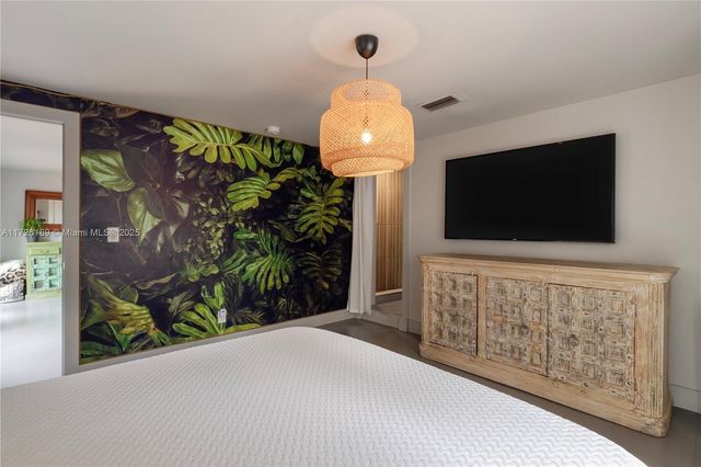 1174 Garfield St, Hollywood, FL 33019