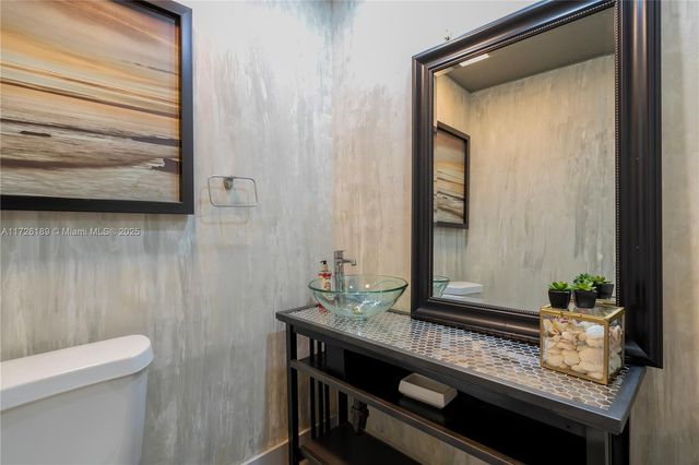 1174 Garfield St, Hollywood, FL 33019