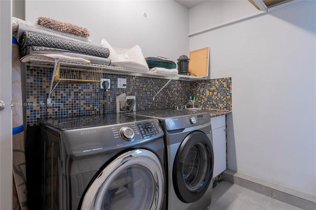 1174 Garfield St, Hollywood, FL 33019