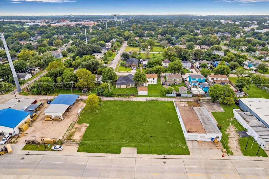 1302 Texas Avenue, Texas City, TX 77590