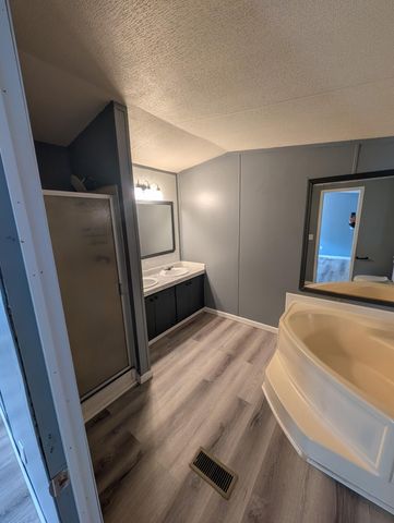 75 Bluegrass Road, East Bernstadt, KY 40729