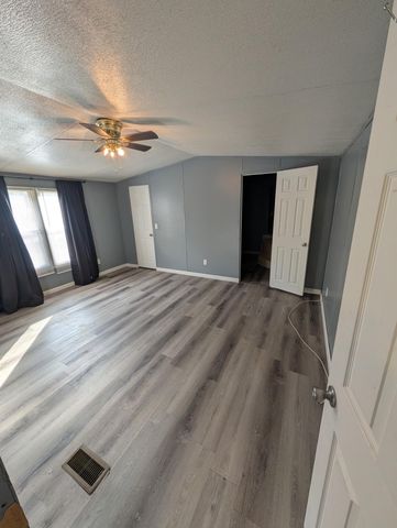 75 Bluegrass Road, East Bernstadt, KY 40729