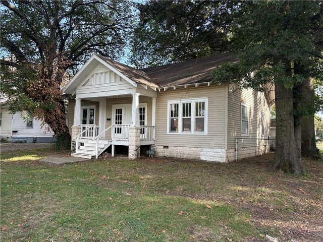 406 E 8th Street, Pittsburg, KS 66762