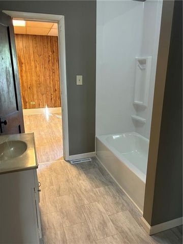 406 E 8th Street, Pittsburg, KS 66762