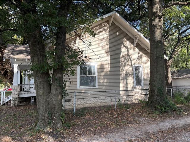 406 E 8th Street, Pittsburg, KS 66762