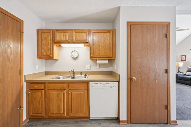 7801 Meadowlark Lane S, Reynoldsburg, OH 43068