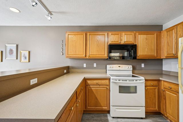 7801 Meadowlark Lane S, Reynoldsburg, OH 43068