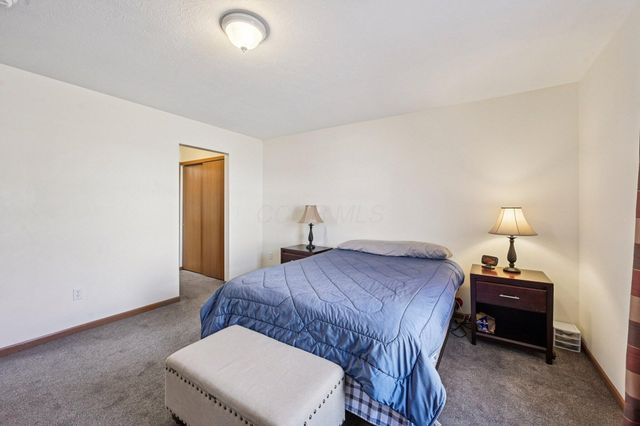 7801 Meadowlark Lane S, Reynoldsburg, OH 43068