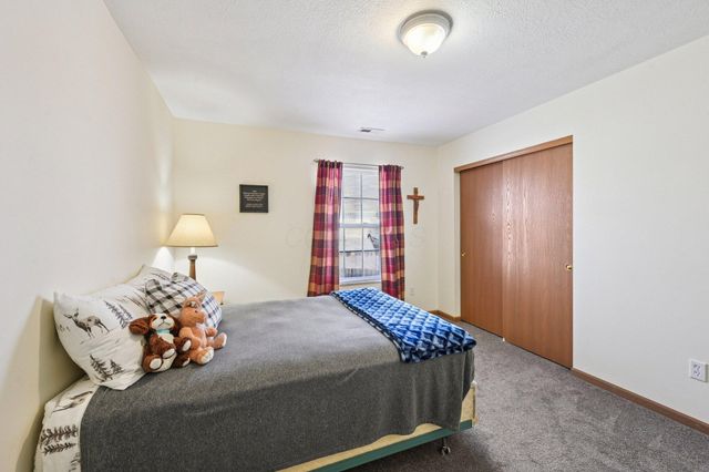 7801 Meadowlark Lane S, Reynoldsburg, OH 43068