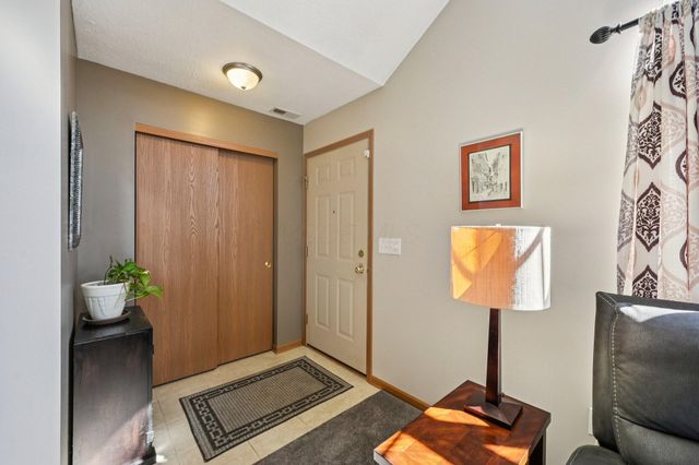 7801 Meadowlark Lane S, Reynoldsburg, OH 43068