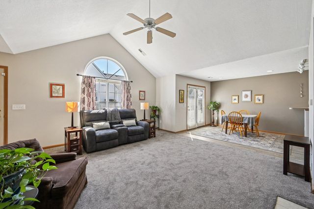 7801 Meadowlark Lane S, Reynoldsburg, OH 43068