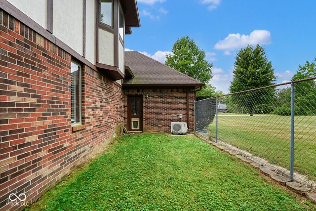 1767 N Sugar Creek Trail, Greenfield, IN 46140