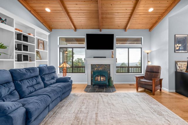 7410 White Oak Dr, Placerville, CA 95667