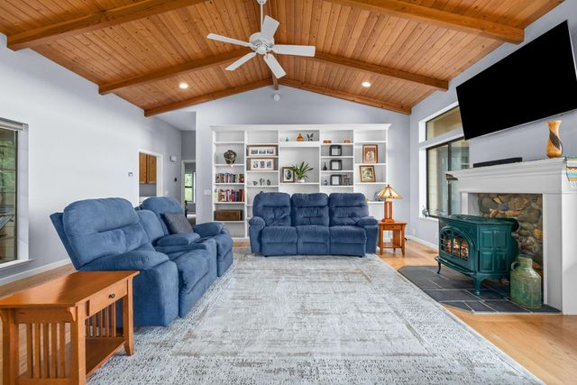 7410 White Oak Dr, Placerville, CA 95667