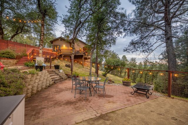 7410 White Oak Dr, Placerville, CA 95667