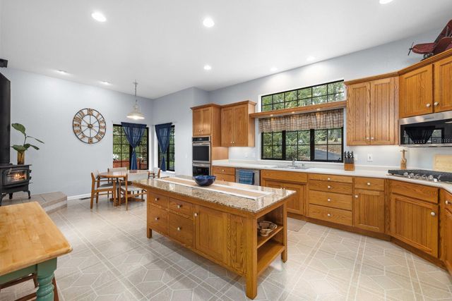 7410 White Oak Dr, Placerville, CA 95667