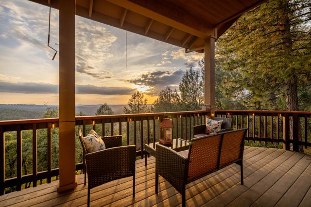 7410 White Oak Dr, Placerville, CA 95667