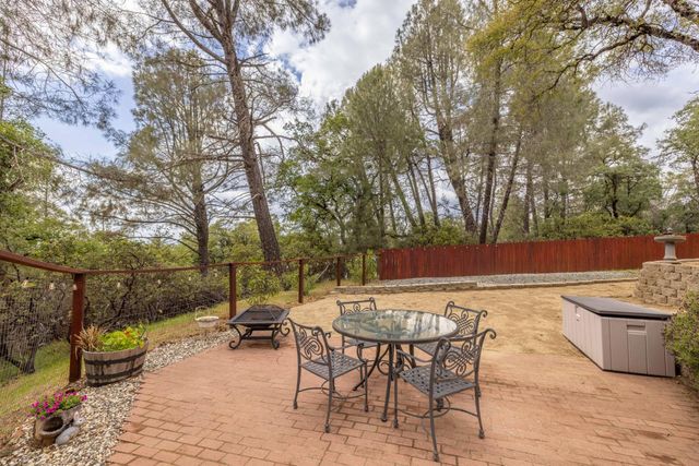 7410 White Oak Dr, Placerville, CA 95667
