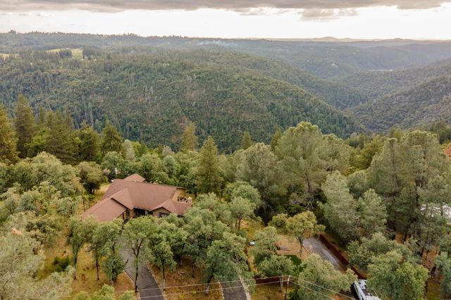 7410 White Oak Dr, Placerville, CA 95667