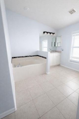 828 Greenleaf Circle, Vero Beach, FL 32960