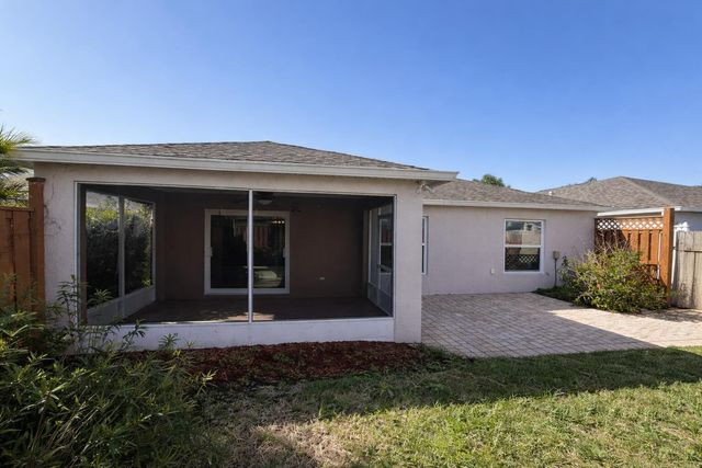 828 Greenleaf Circle, Vero Beach, FL 32960