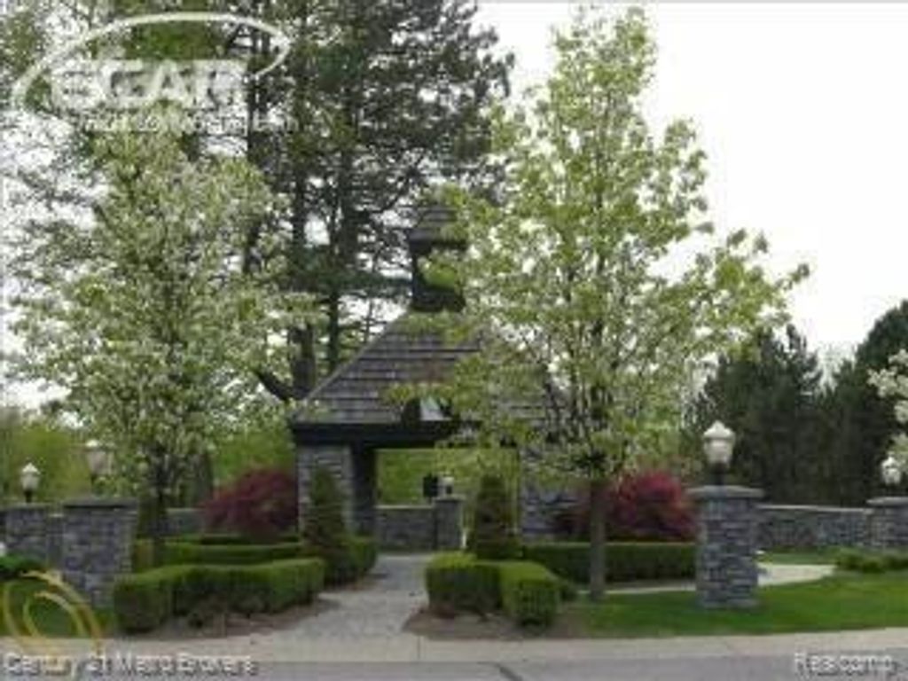 6306 Bridle Path, Grand Blanc, MI 48439