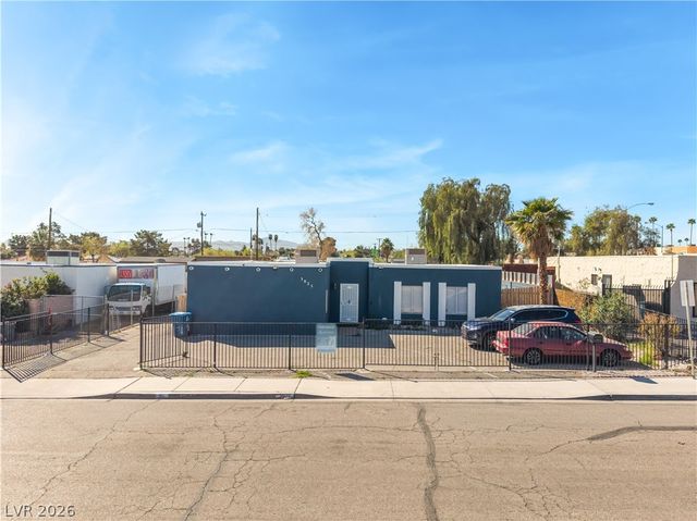 3825 Raymert Drive, Las Vegas, NV 89121