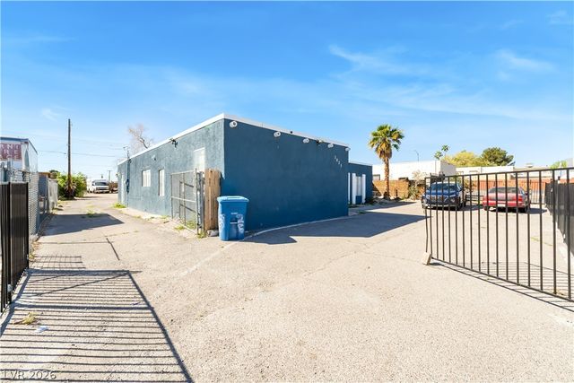 3825 Raymert Drive, Las Vegas, NV 89121