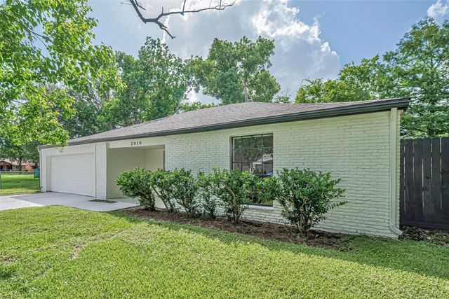 2010 Woodvale Drive, Missouri City, TX 77489
