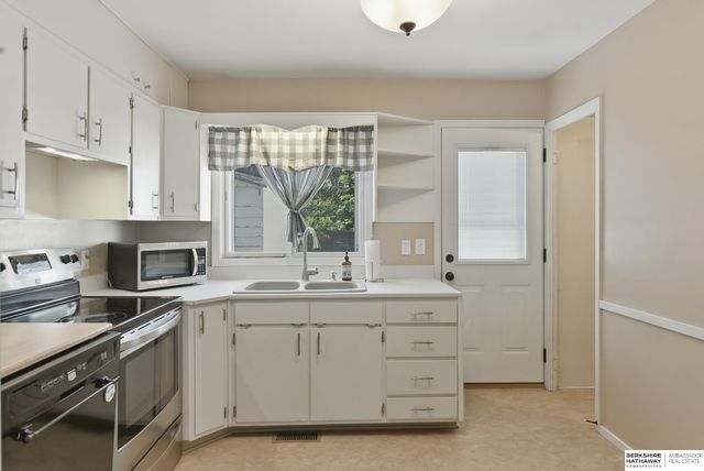 5925 Tangeman Terrace, Lincoln, NE 68505